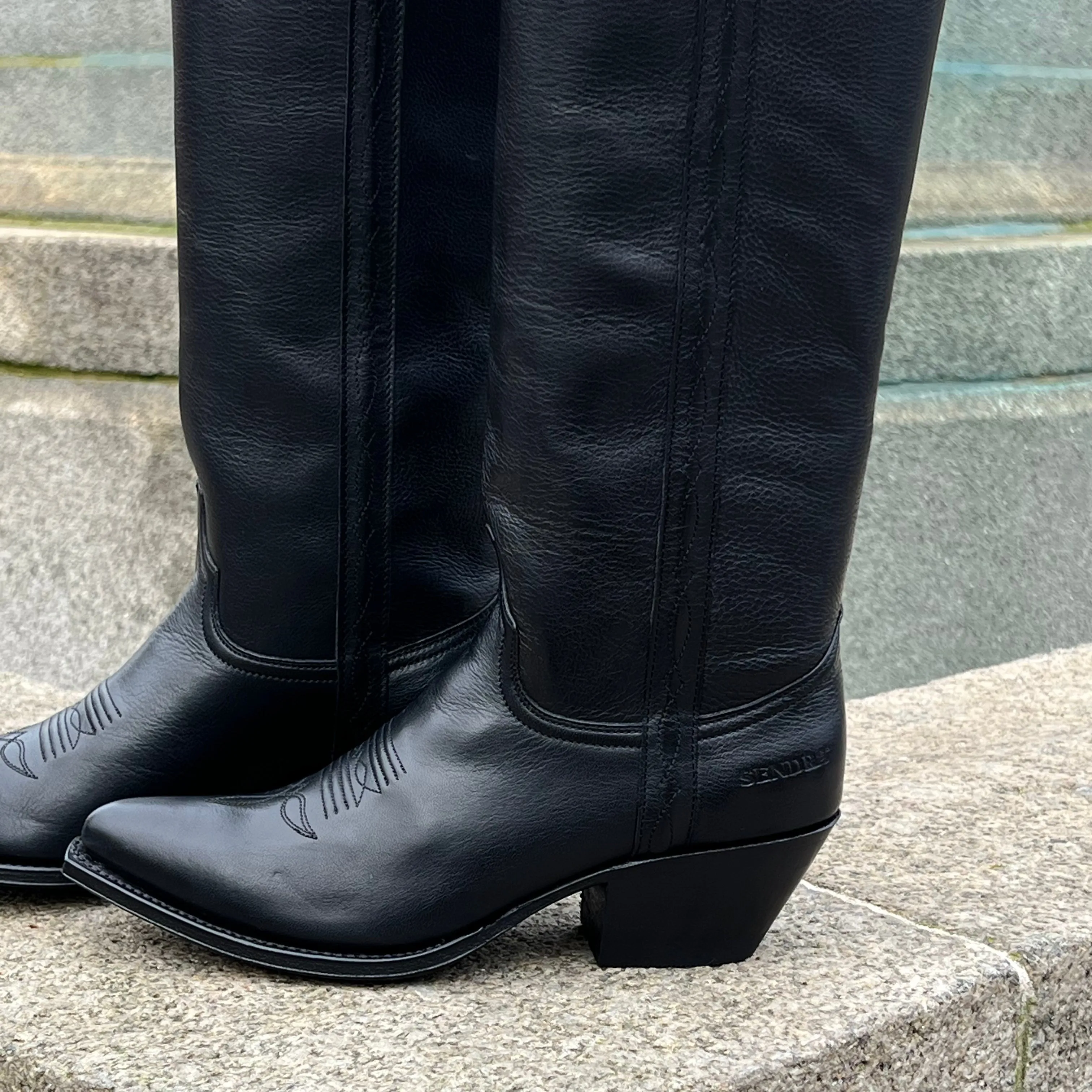 Lia boots high | black