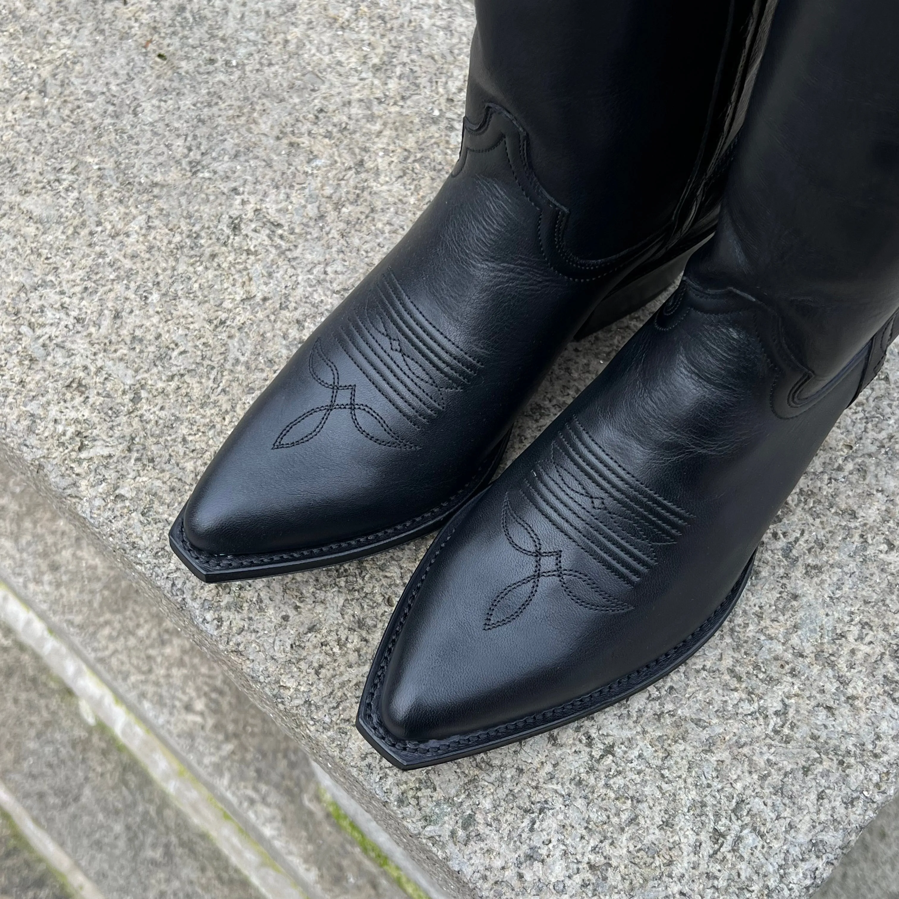 Lia boots high | black